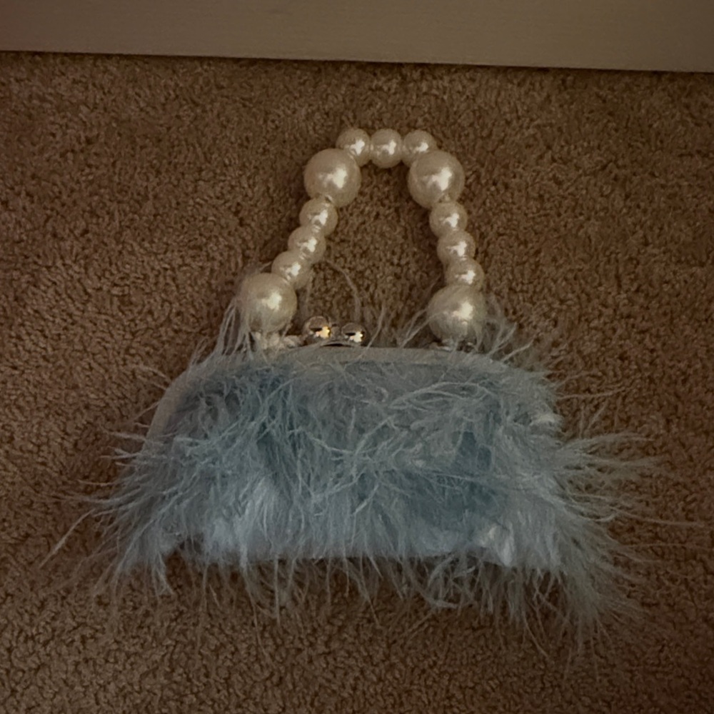 Elegant Blue Feathered Handbag with Pearl Handle